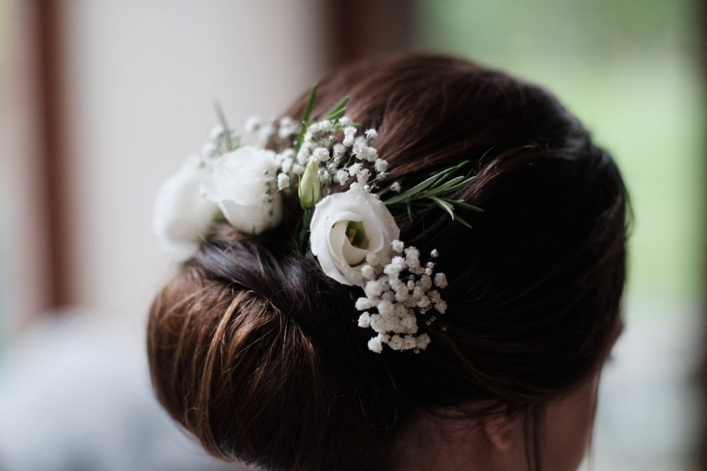 white flower hair accessories on the wedding day